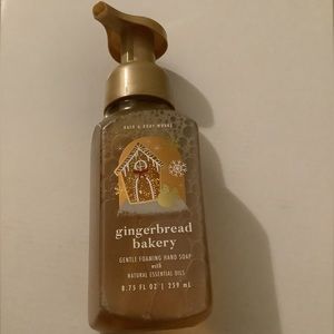 NEW GINGERBREAD BATH AND BODY WORKS SOAP!